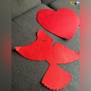 Set of two Valentine cardboard cutouts from the1900s T26